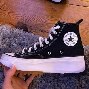 Run Star Hike Platform Converse. Size 9.